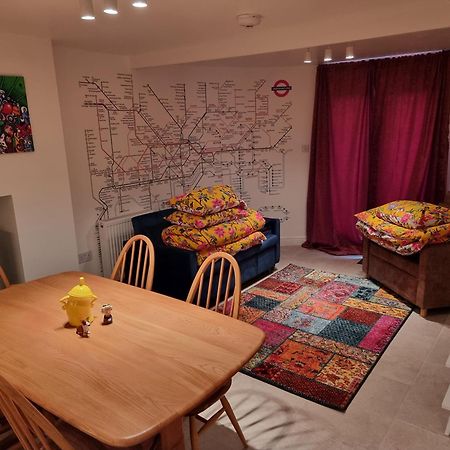 Entire Ground Floor Flat, Free Off-Street Parking And Large Garden Daire Londra Dış mekan fotoğraf